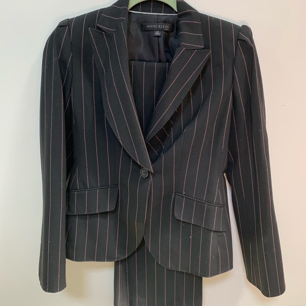 Women’s Anne Klein Pants Suit - like new!